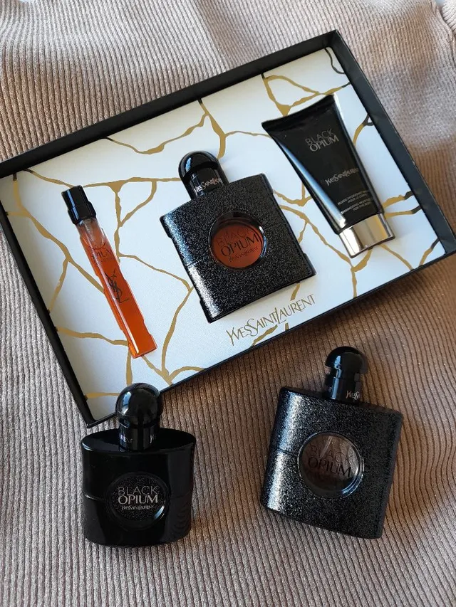 Älskar Yves Saint Laurent's Black Opium parfymer.  - 2