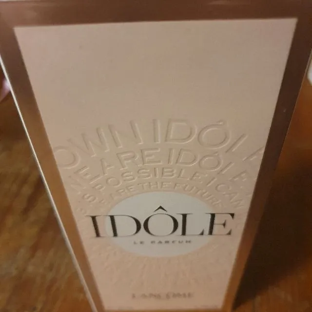 Lancome Idole är en helt underbar parfym. Den håller länge