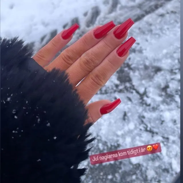 Älskar röda naglar på vintern!! Speciellt till julen😍 Dessa