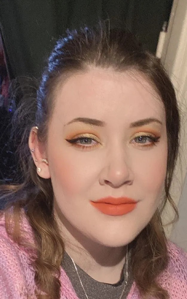 En varm orange look 🧡   Ögonskugga: Anastasia modern
