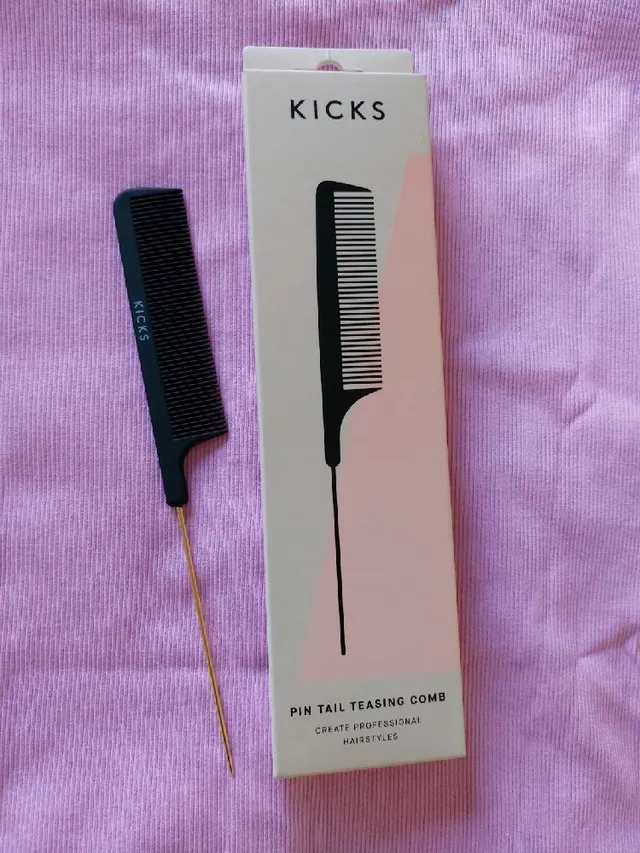 Smidig och enkel kam, KICKS Beauty Pin Tail Teasing Comb.