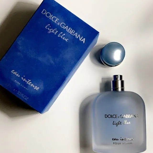 Dolce & Gabbana light blue är en fräsch parfym som luktar