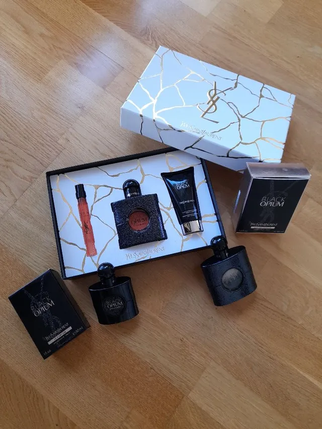 Älskar Yves Saint Laurent's Black Opium parfymer.  - 3
