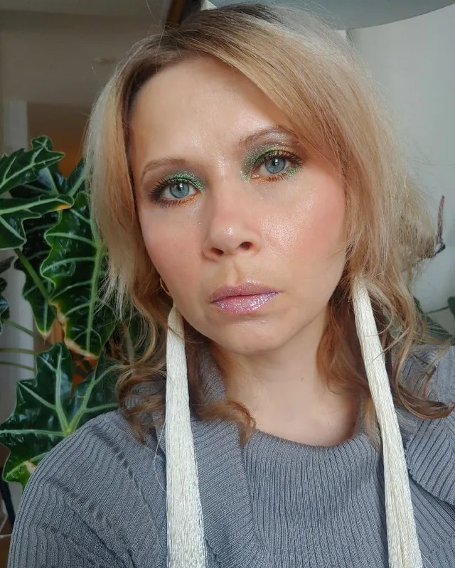 Forest glitter makeup 🌲✨  Imorgon kommer min Halloween look