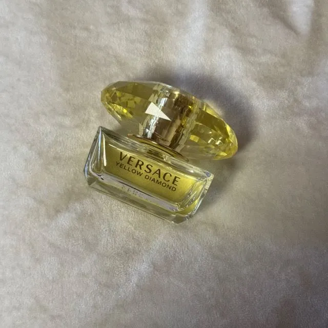 Dagens parfym till jobbet är Versace Yellow Diamond EdT. Med
