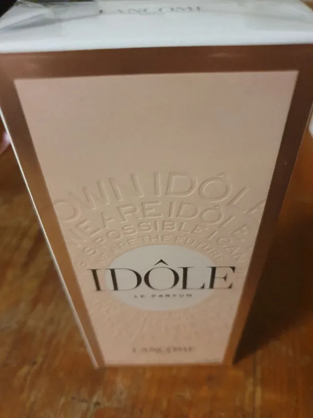 Lancome Idole är en helt underbar parfym. Den håller länge