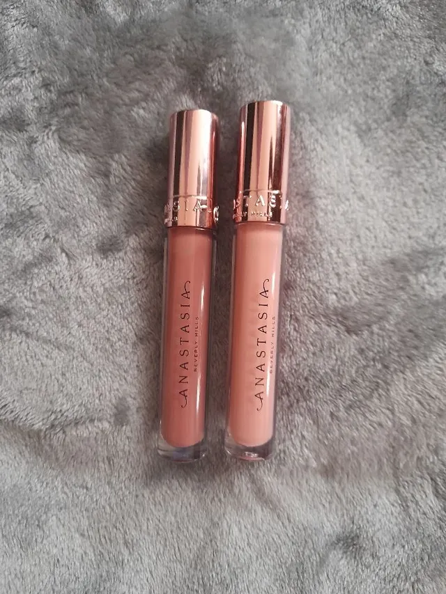 Älskar dessa lip gloss! 🥰  Är Anastasia, Buxom eller Kylie - 2